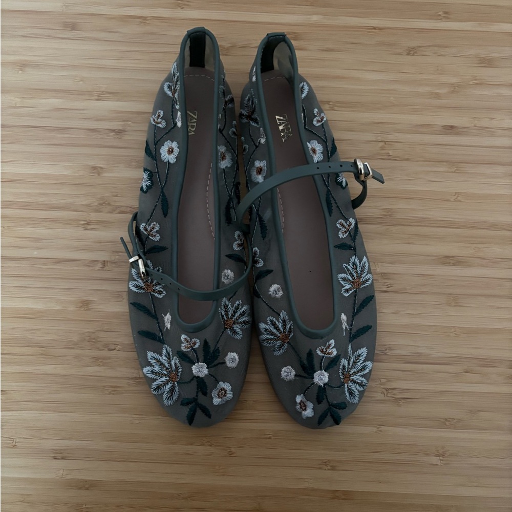 Zara Embroidered Floral Flats in Green